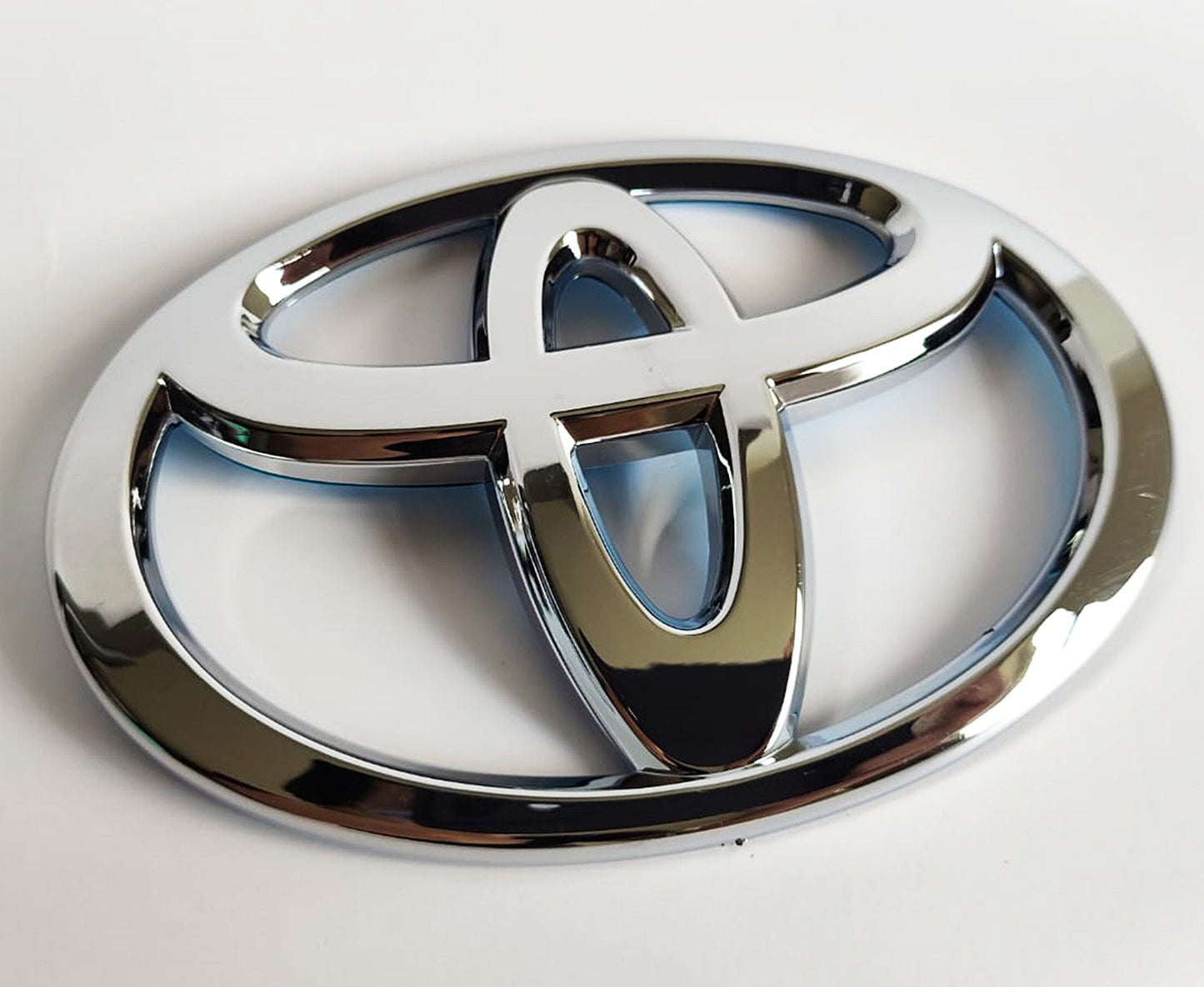Emblema Cromado Toyota de Parrilla y Maletero