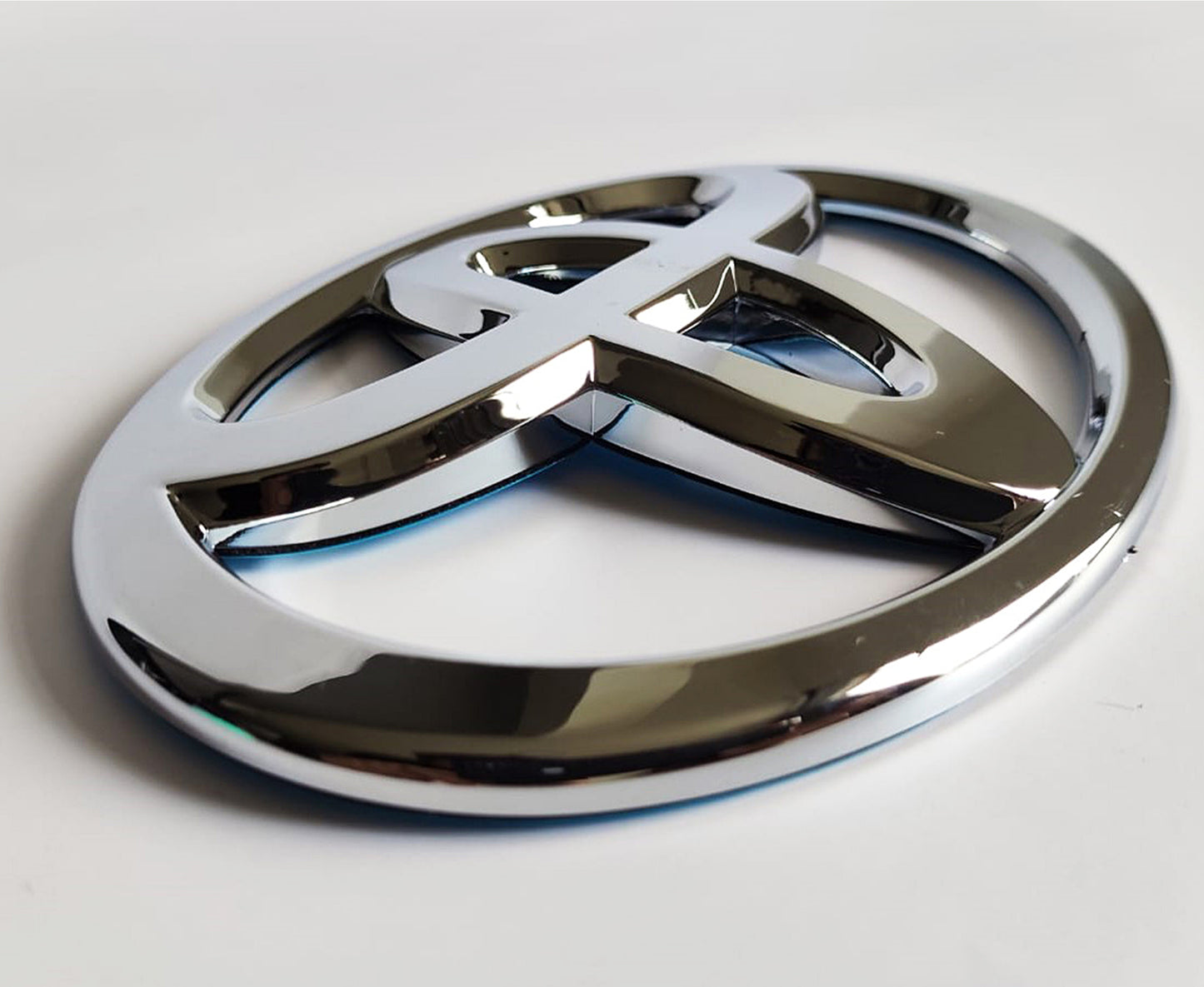 Emblema Cromado Toyota de Parrilla y Maletero